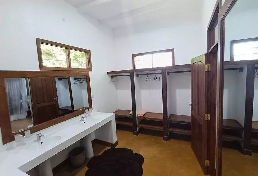 هتل Mafia Kivulini Lodge