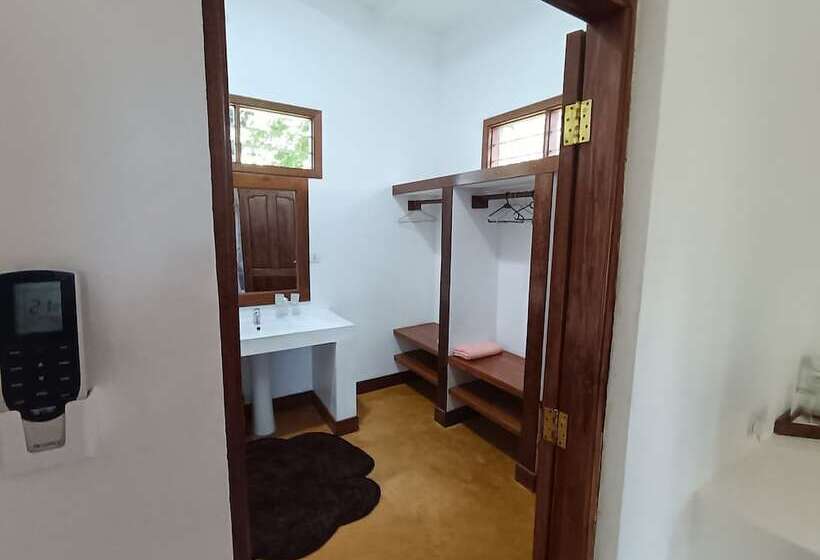 هتل Mafia Kivulini Lodge