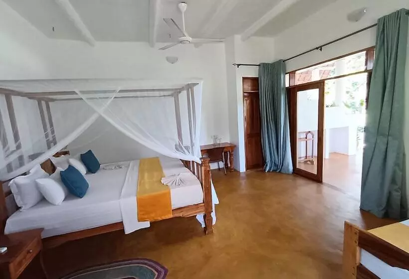 هتل Mafia Kivulini Lodge