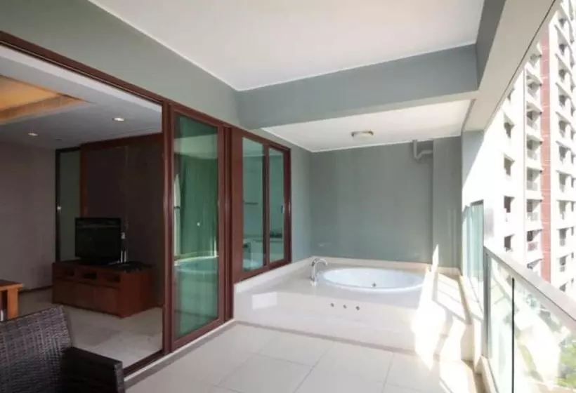 Amanda Seaview Resort Apartment