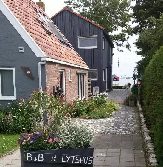 B&b It Lytshûs