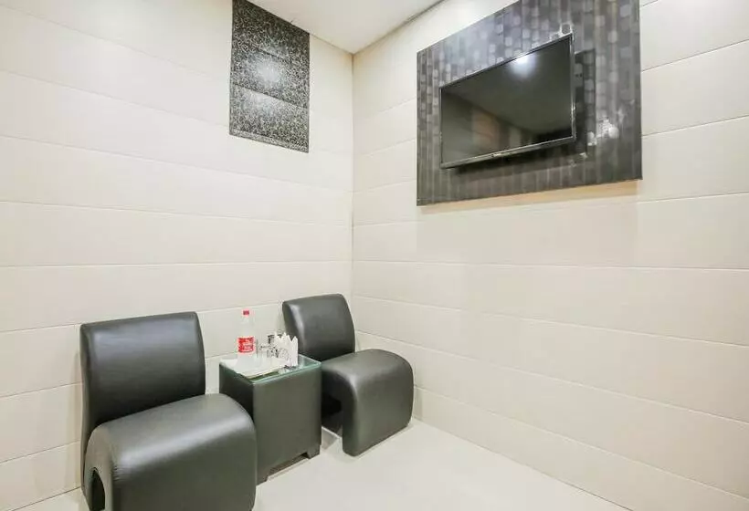 Hotelli Anand Shri By Oyo Rooms