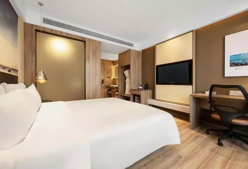 Atour Hotel High Speed Railway Station Maoming