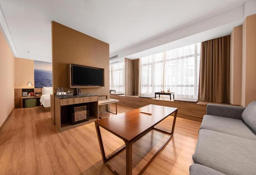 Atour Hotel High Speed Railway Station Maoming