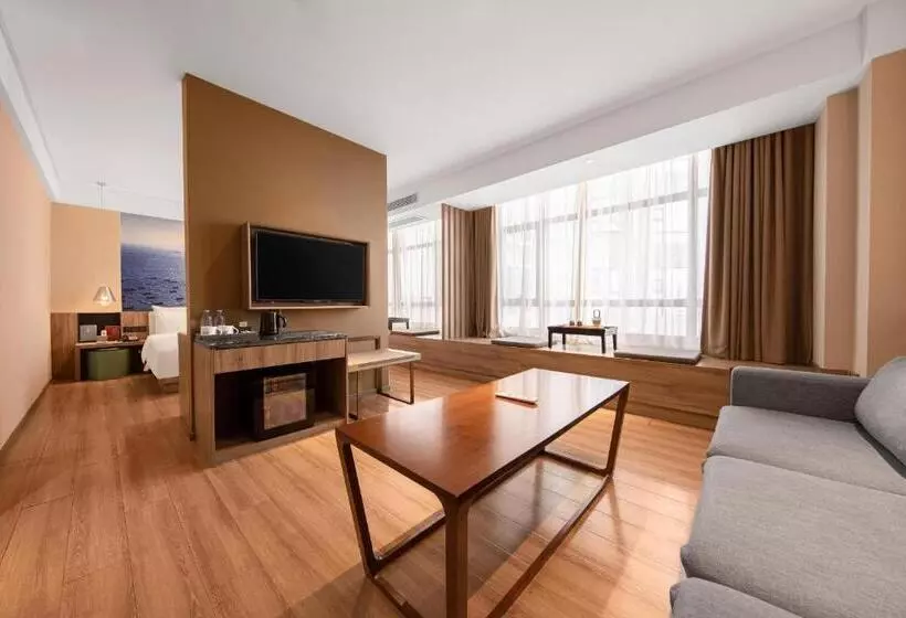 Atour Hotel High Speed Railway Station Maoming