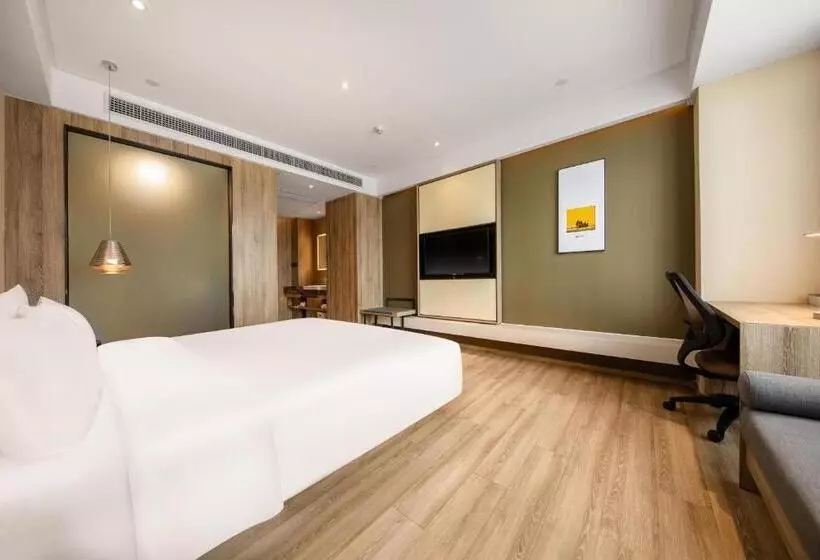 Atour Hotel High Speed Railway Station Maoming