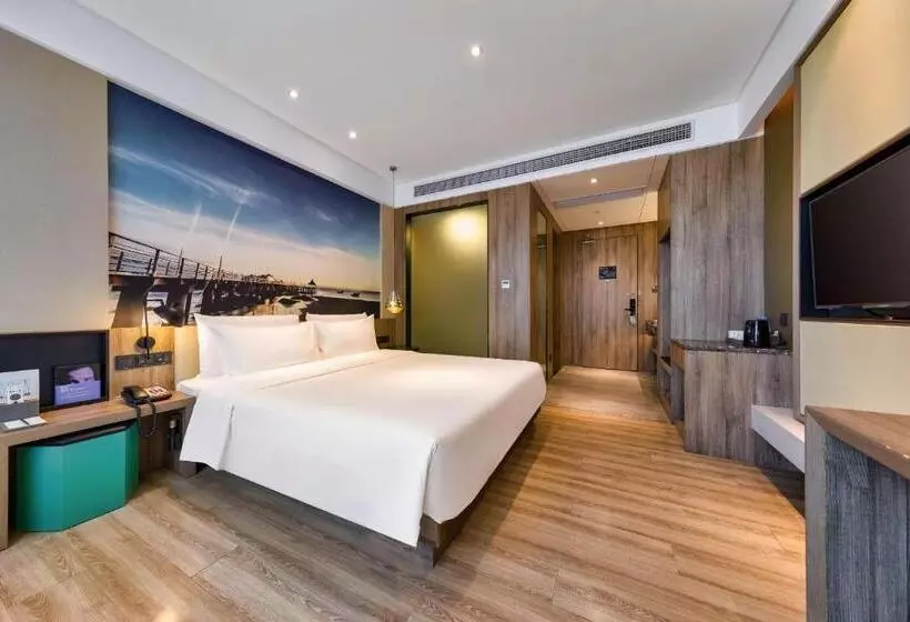 Atour Hotel High Speed Railway Station Maoming