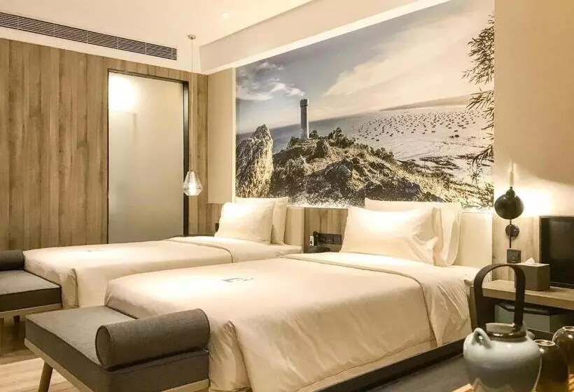 Atour Hotel High Speed Railway Station Maoming