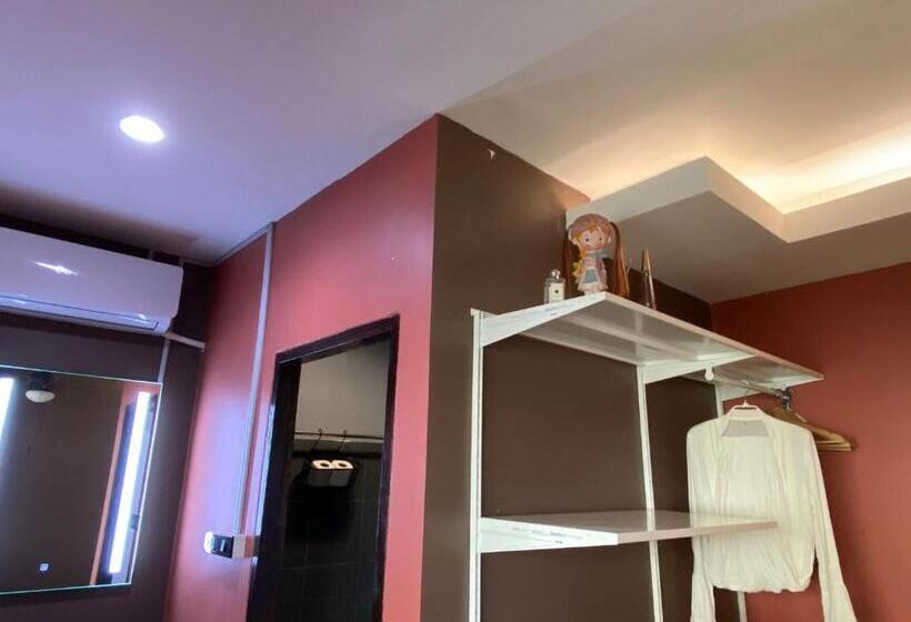 هتل Varietyd Dayhostel Huahin