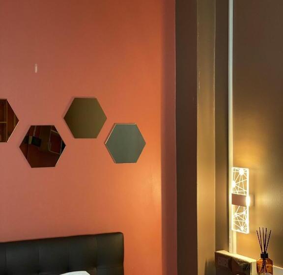 هتل Varietyd Dayhostel Huahin