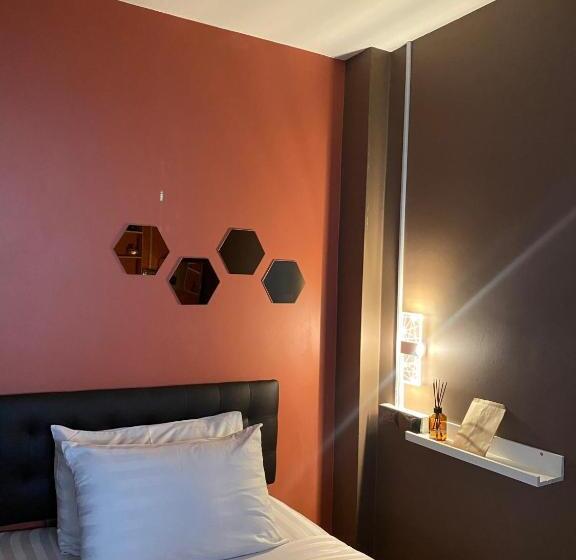 هتل Varietyd Dayhostel Huahin