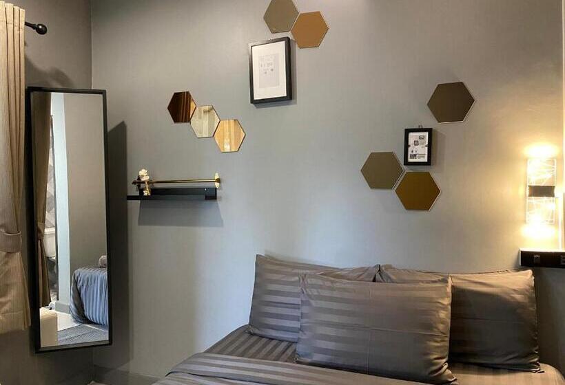 هتل Varietyd Dayhostel Huahin