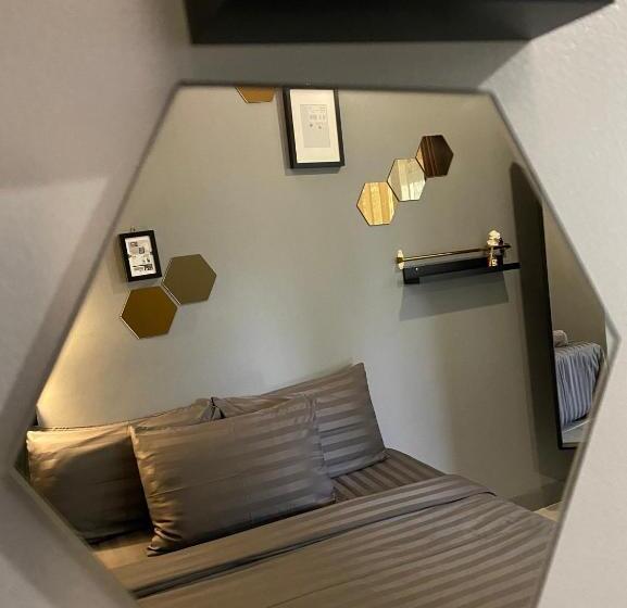 هتل Varietyd Dayhostel Huahin