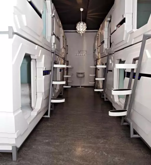 هتل کپسول Puffin Nest Capsule Hostel
