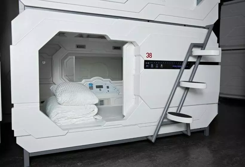 هتل کپسول Puffin Nest Capsule Hostel