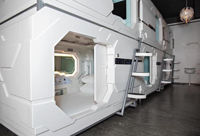 هتل کپسول Puffin Nest Capsule Hostel