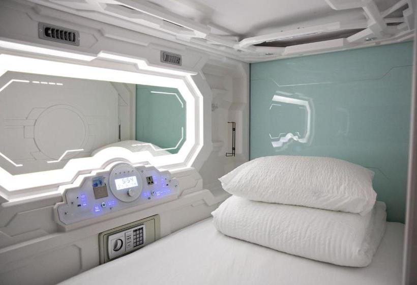 هتل کپسول Puffin Nest Capsule Hostel