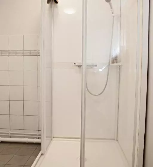 هتل کپسول Puffin Nest Capsule Hostel