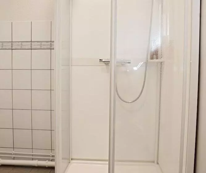 هتل کپسول Puffin Nest Capsule Hostel