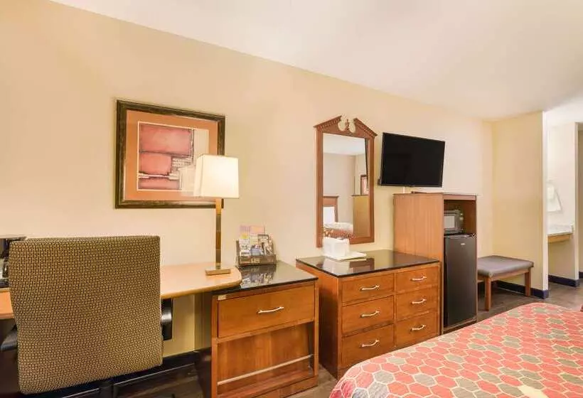 Отель Econo Lodge