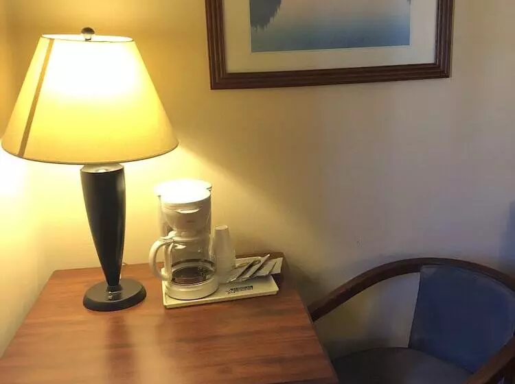 Отель Econo Lodge