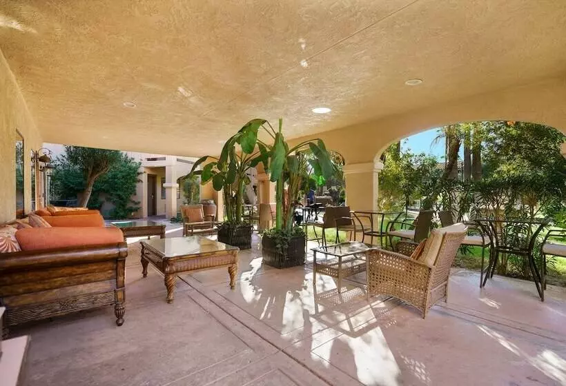 هتل La Fuente Inn & Suites