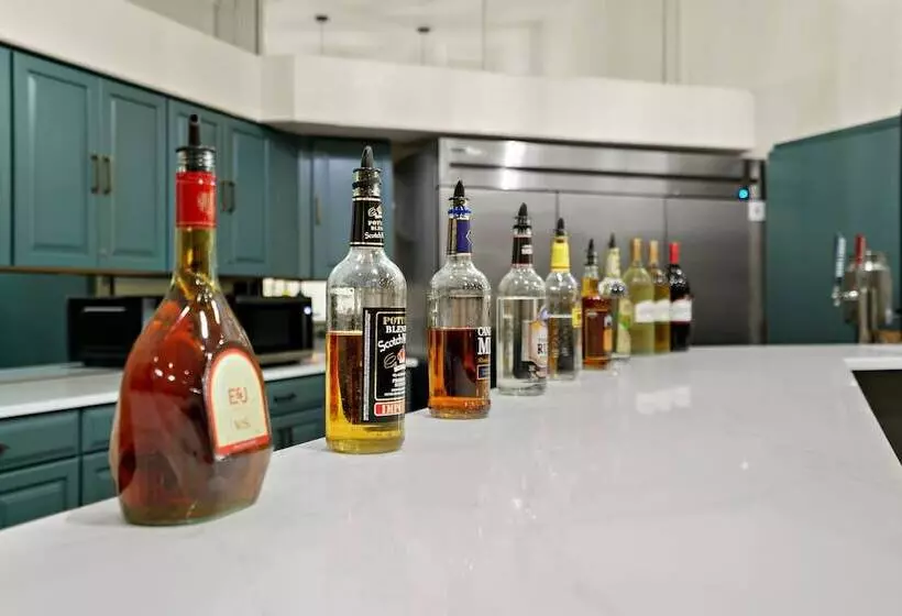 هتل La Fuente Inn & Suites