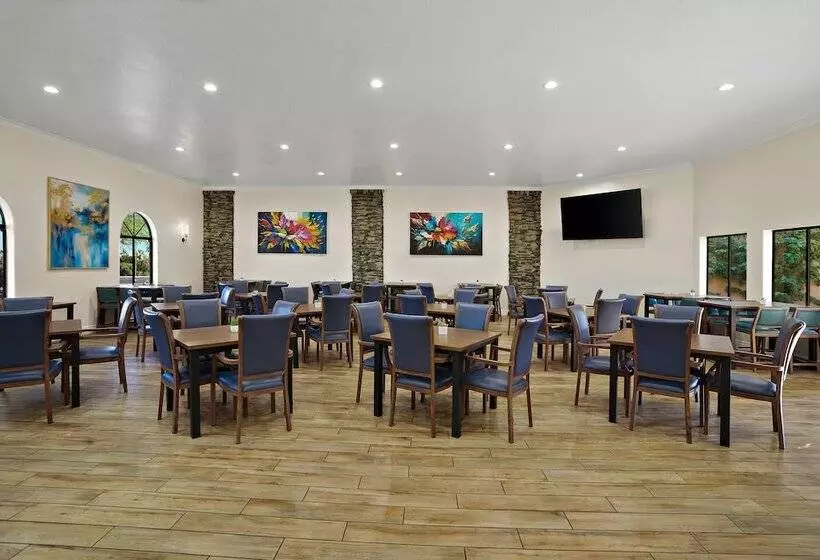 هتل La Fuente Inn & Suites