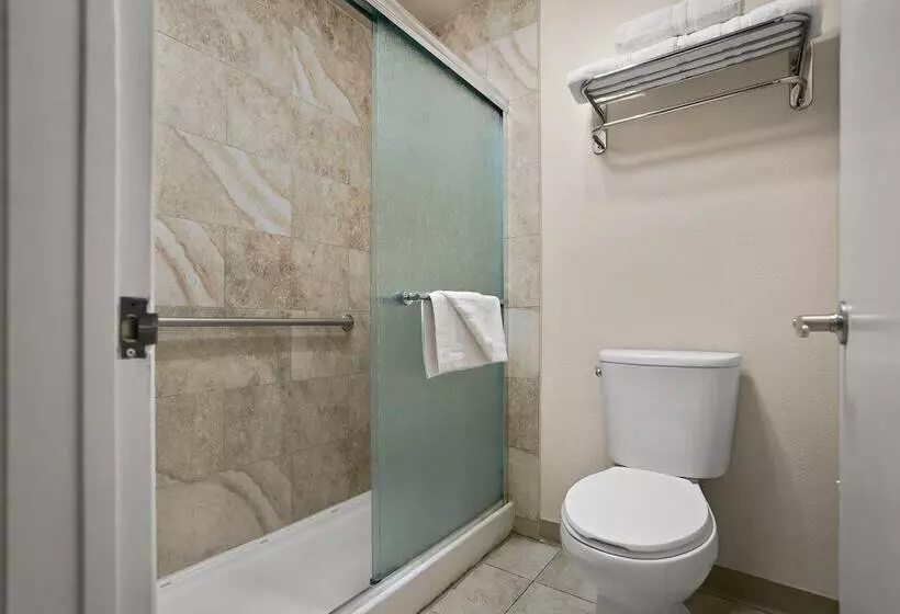 هتل La Fuente Inn & Suites