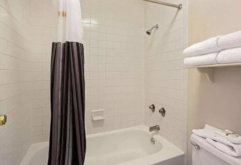 Отель La Quinta Inn By Wyndham Denver Golden