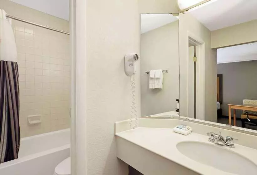 Отель La Quinta Inn By Wyndham Denver Golden