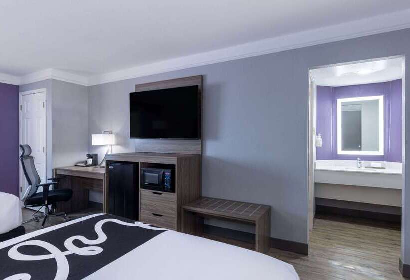 فندق La Quinta Inn By Wyndham Kansas City Lenexa