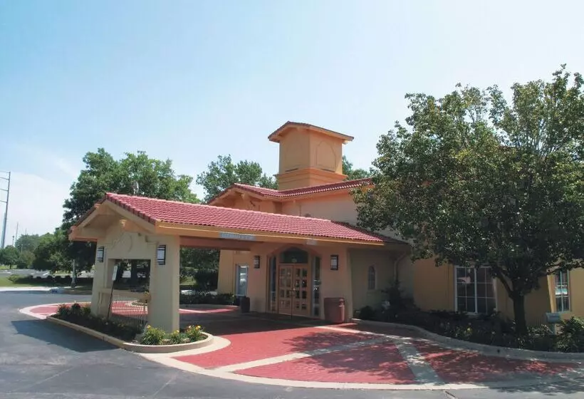 호텔 La Quinta Inn By Wyndham Kansas City Lenexa