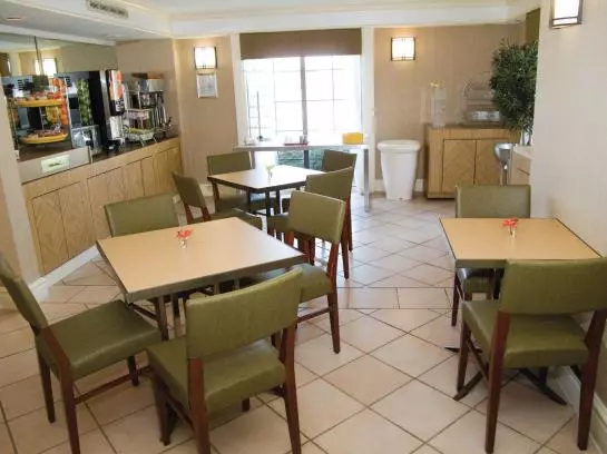 Отель Travelodge by Wyndham Mobile