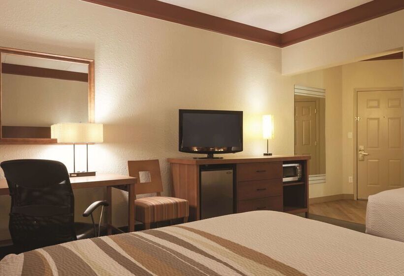 هتل La Quinta By Wyndham Atlanta Ballpark/galleria