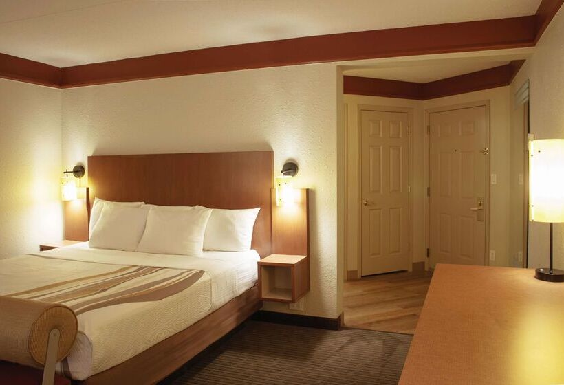 هتل La Quinta By Wyndham Atlanta Ballpark/galleria