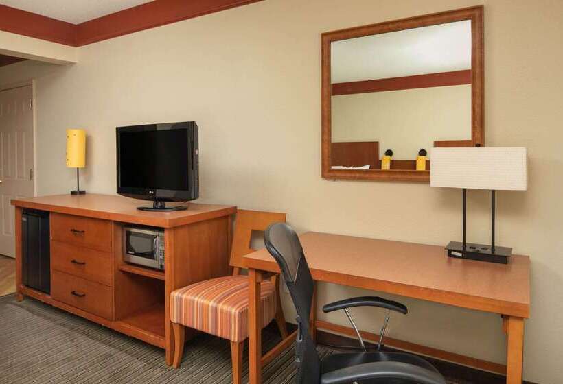 هتل La Quinta By Wyndham Atlanta Ballpark/galleria