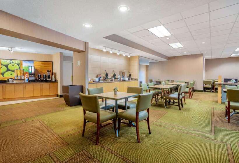 هتل La Quinta Inn & Suites By Wyndham Seattle Sea Tac Airport