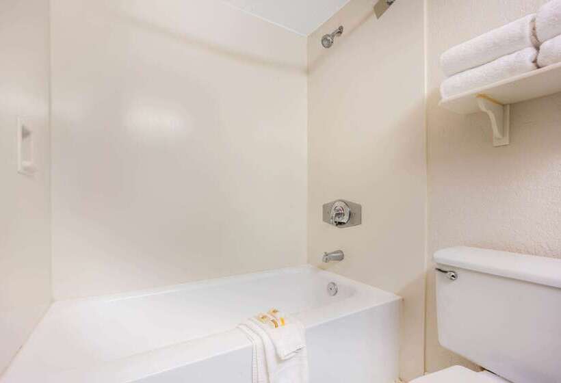 هتل La Quinta Inn & Suites By Wyndham Seattle Sea Tac Airport