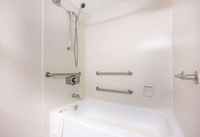 هتل La Quinta Inn & Suites By Wyndham Seattle Sea Tac Airport