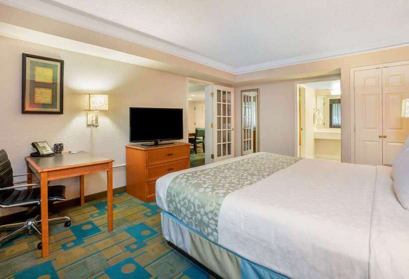 هتل La Quinta Inn & Suites By Wyndham Seattle Sea Tac Airport