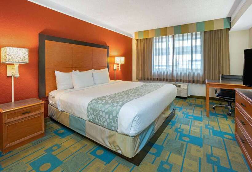 هتل La Quinta Inn & Suites By Wyndham Seattle Sea Tac Airport