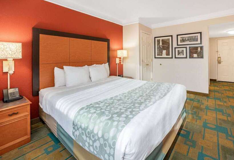 هتل La Quinta Inn & Suites By Wyndham Seattle Sea Tac Airport