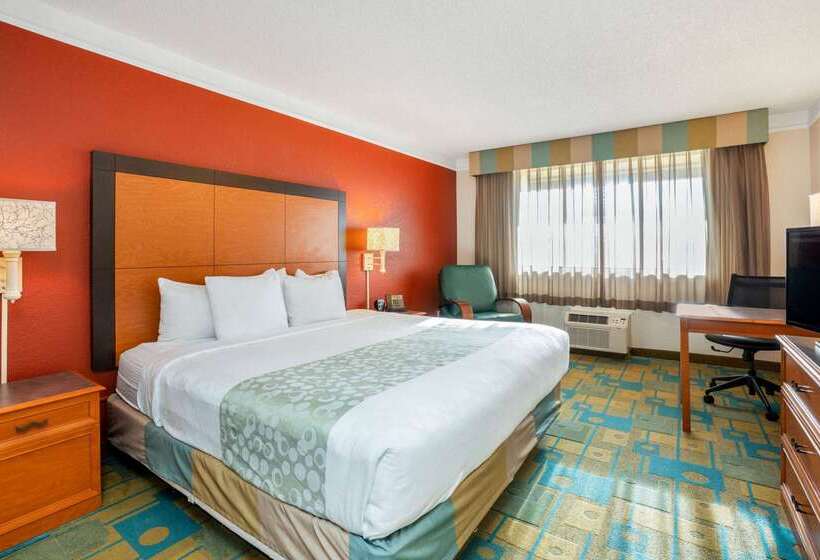 هتل La Quinta Inn & Suites By Wyndham Seattle Sea Tac Airport