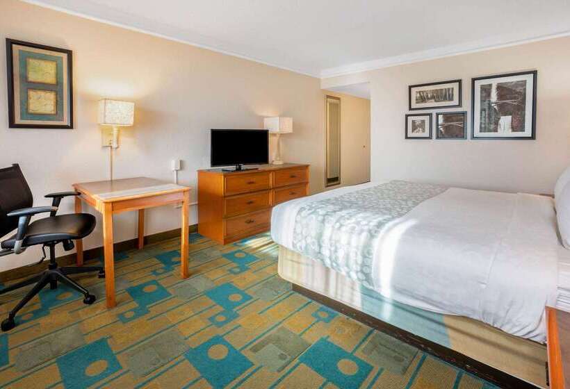 هتل La Quinta Inn & Suites By Wyndham Seattle Sea Tac Airport
