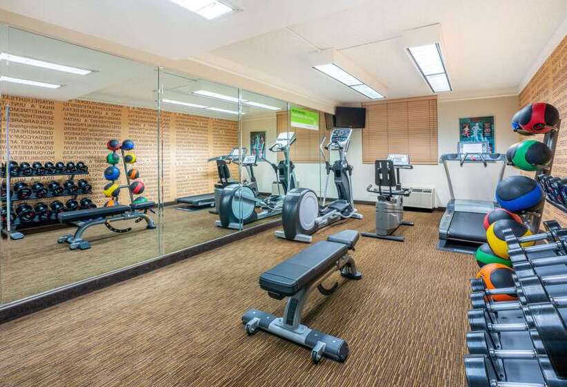 هتل La Quinta Inn & Suites By Wyndham Seattle Sea Tac Airport