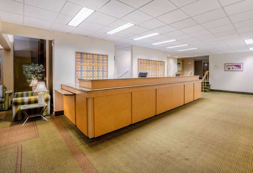 هتل La Quinta Inn & Suites By Wyndham Seattle Sea Tac Airport