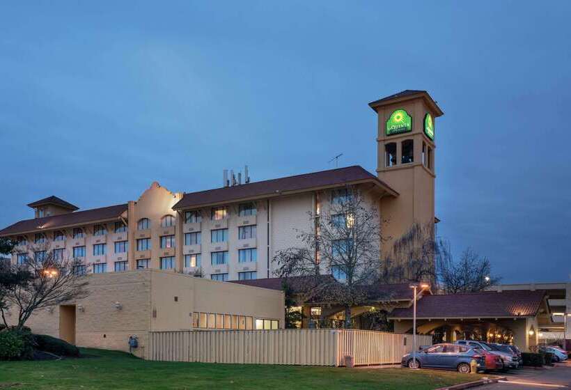 هتل La Quinta Inn & Suites By Wyndham Seattle Sea Tac Airport