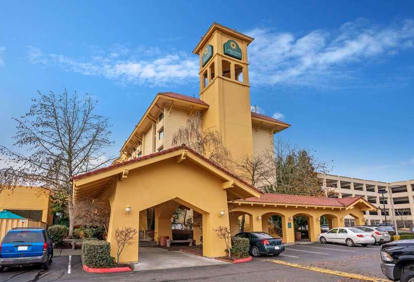 هتل La Quinta Inn & Suites By Wyndham Seattle Sea Tac Airport