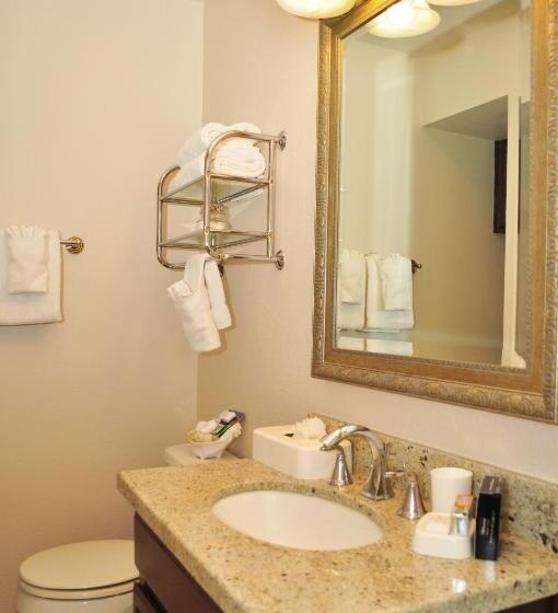 فندق Laguna Shores Studio Suites